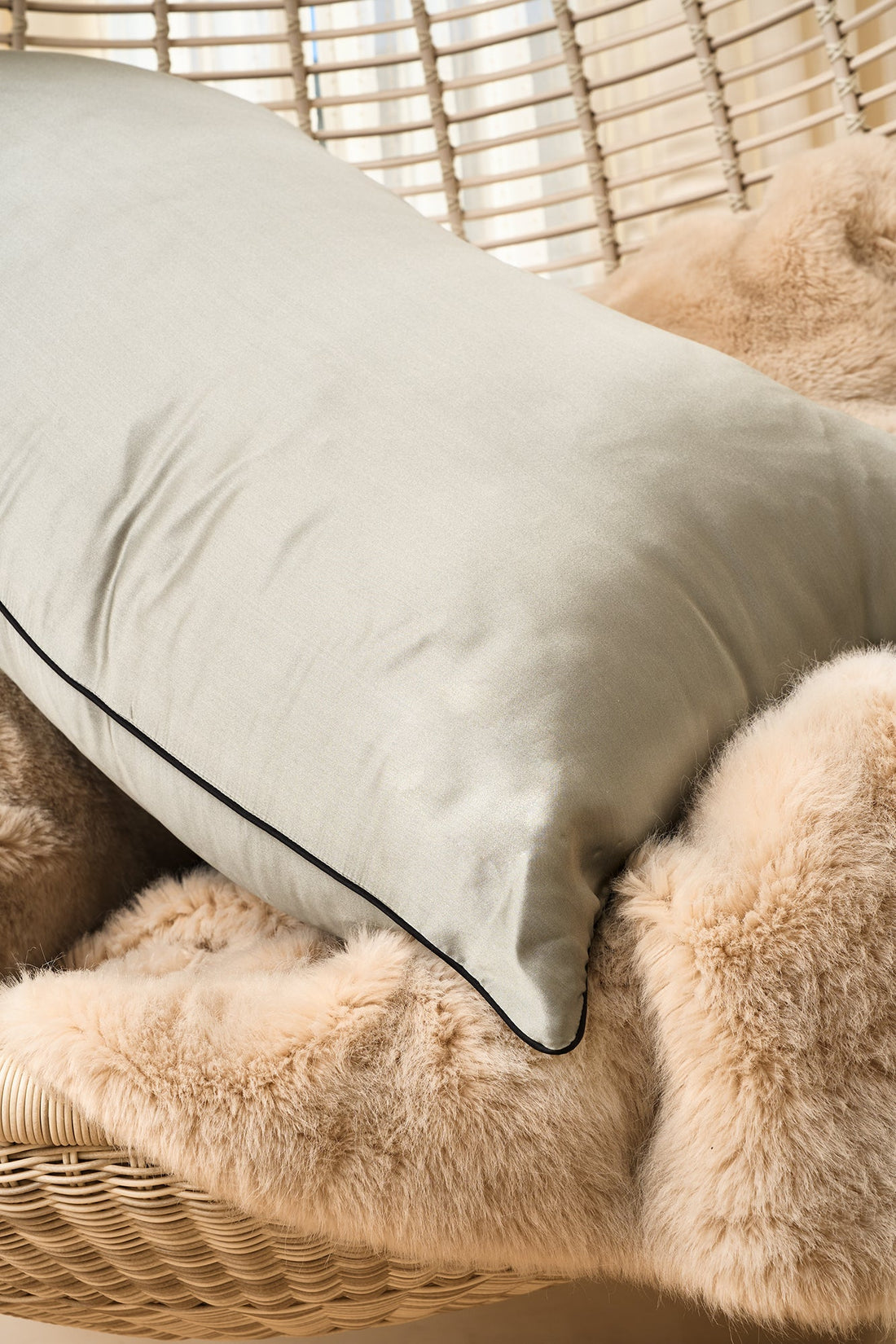 The Science Behind Anti-Aging Pillowcases: How Do They Work?